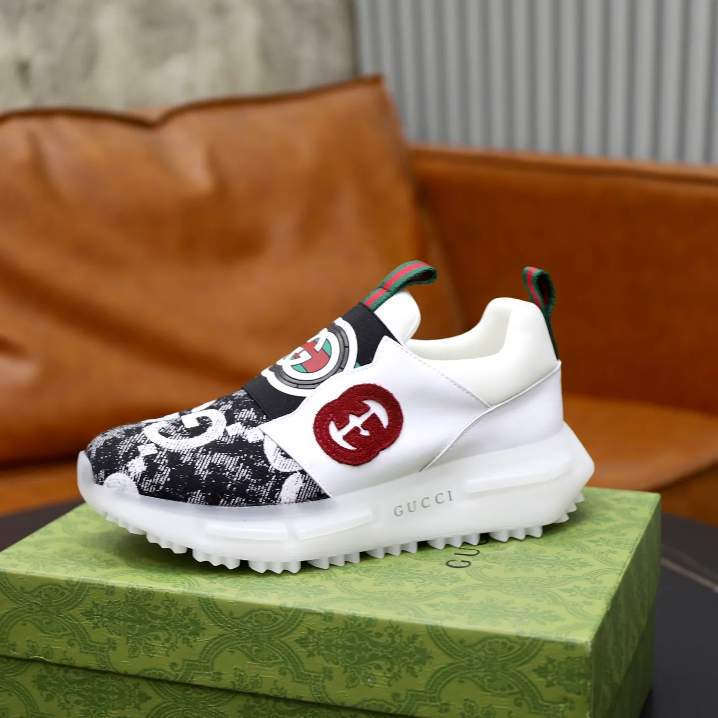 Ex-factory price: 462💰🙅‍♂️🙅‍♂️🙅‍♂️ Brand: GUCCI Standard code: 38-44 (45 customized) Grade: Same as the official website Material: Original cowhide material spliced with brand cloth Comfortable and breathable lining Lightweight and wear-resistant sports outsole Style category: Men's fashionable casual shoes Running sports shoes Distinguished luxury brand elements Top luxury color: actual picture color
